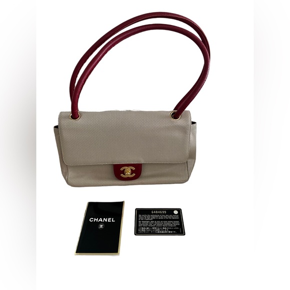 CHANEL Perforated Flap Bag Beige/Red 6 Series - Picture 3 of 17